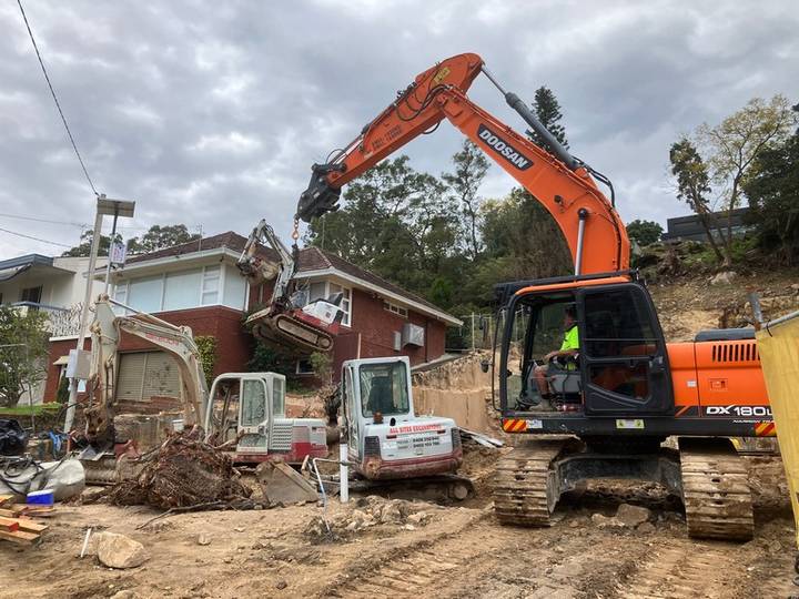 Demolition clean-up - Allsites Excavations Sydney Excavator clearing a demolished residential site in Sydney