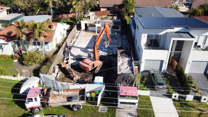 Demolition and load-out - Allsites Excavations Sydney Excavator and tipper trucks clearing demolition material from a Sydney residential site