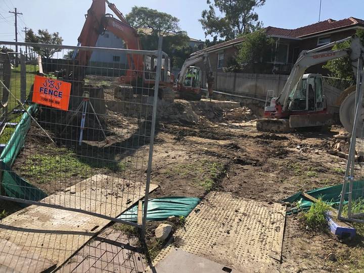 Multi-machine excavation - Allsites Excavations Sydney Multiple excavators working on a Sydney residential excavation and site cut
